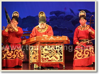 Shanghai Xian Beijing 9 Days Train Tour
